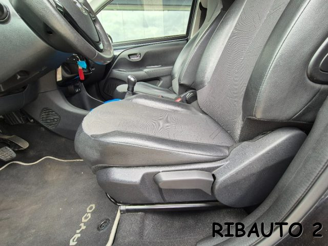 TOYOTA Aygo usata, con Park Distance Control