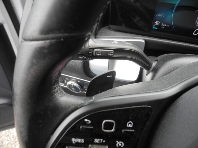 MERCEDES-BENZ GLB 200 usata, con Fari full-led