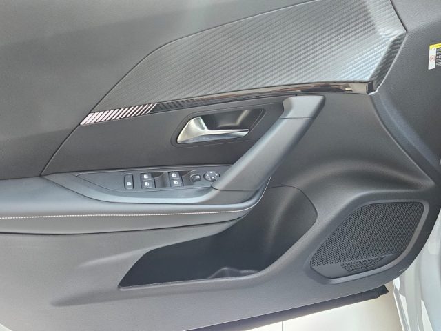 PEUGEOT 2008 usata, con USB