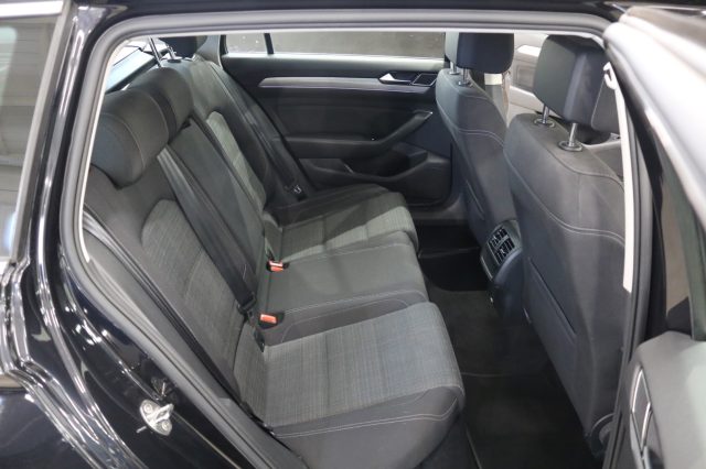 VOLKSWAGEN Passat Variant usata, con Controllo automatico clima