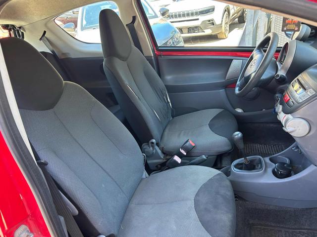 TOYOTA Aygo usata, con Sedile posteriore sdoppiato