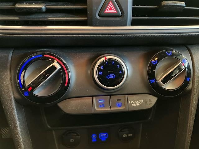 HYUNDAI Kona usata, con Hill holder