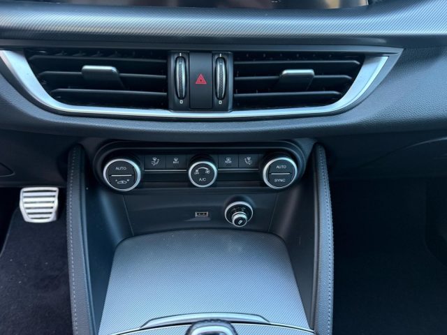ALFA ROMEO Stelvio usata, con Sensore di luce