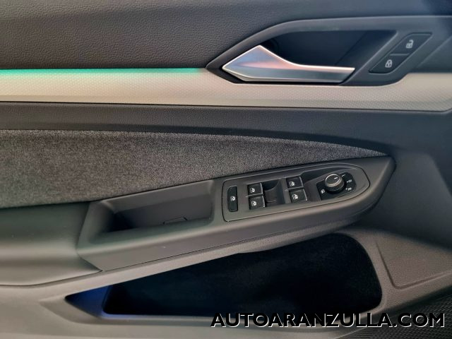 VOLKSWAGEN Golf usata, con USB