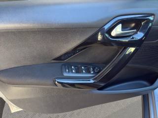 PEUGEOT 2008 usata, con Sensore di pioggia