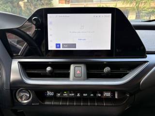 LEXUS UX 250h usata, con Cruise Control