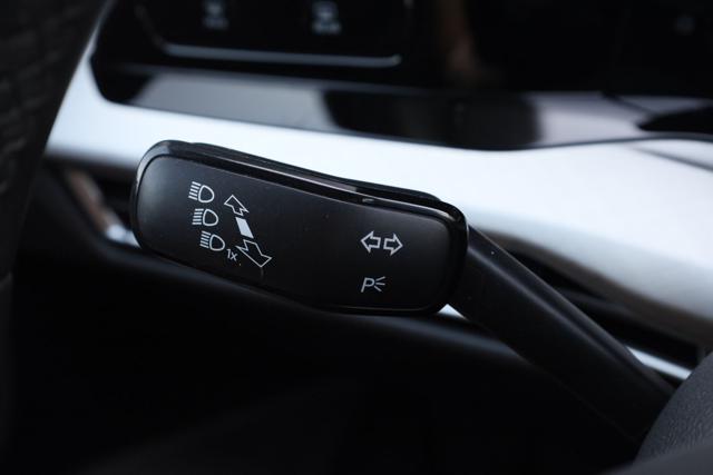VOLKSWAGEN Golf usata, con Sensori di parcheggio anteriori