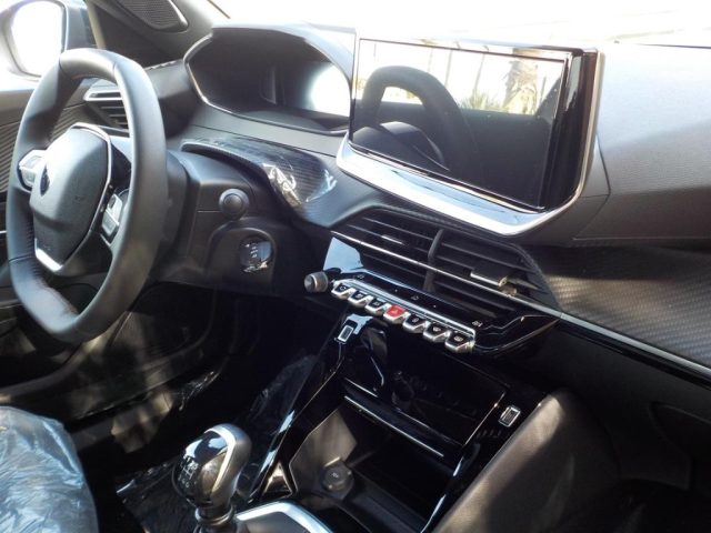 PEUGEOT 2008 usata, con USB