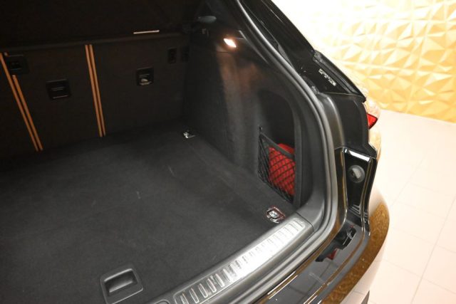 PORSCHE Macan usata 36