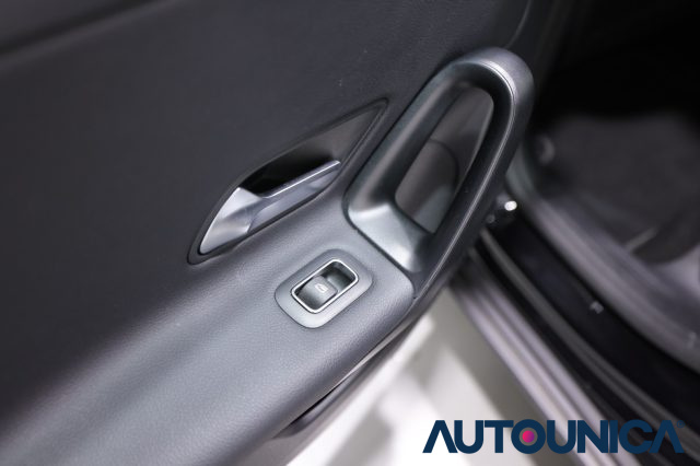 MERCEDES-BENZ A 180 usata, con Luci diurne