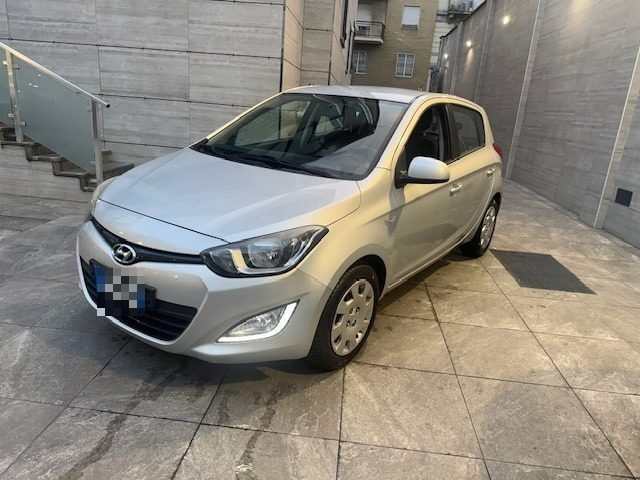HYUNDAI i20 usata, con Airbag laterali