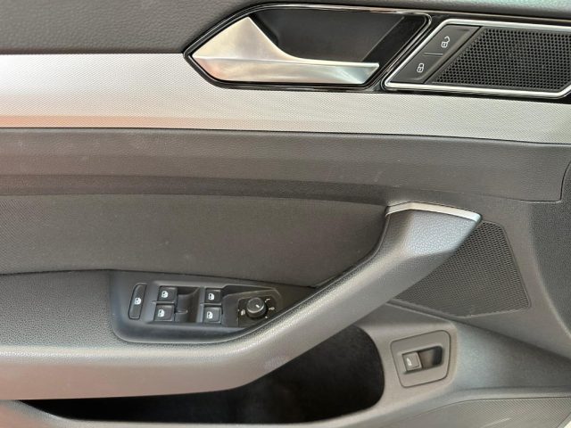 VOLKSWAGEN Passat usata, con Controllo trazione