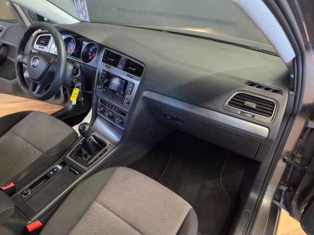VOLKSWAGEN Golf usata, con Airbag testa