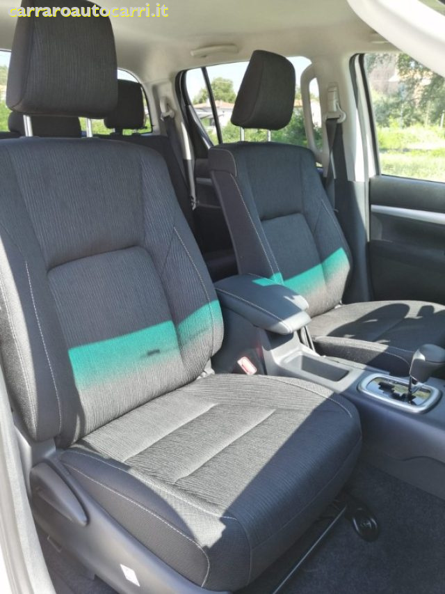 TOYOTA Hilux usata, con Autoradio