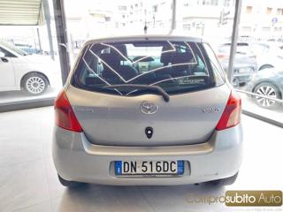 TOYOTA Yaris usata, con Autoradio