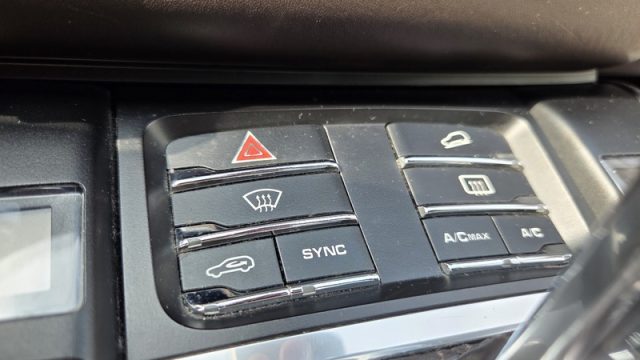 PORSCHE Macan usata, con Bracciolo