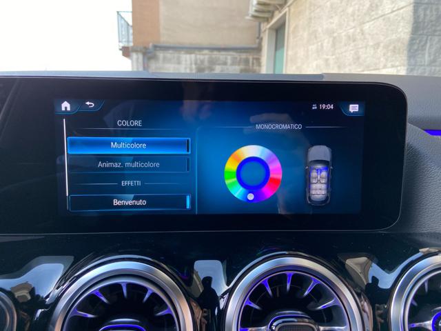 MERCEDES-BENZ GLA 200 usata, con Park Distance Control
