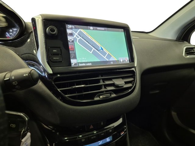 PEUGEOT 208 usata, con USB
