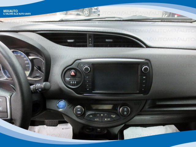 TOYOTA Yaris usata, con Autoradio