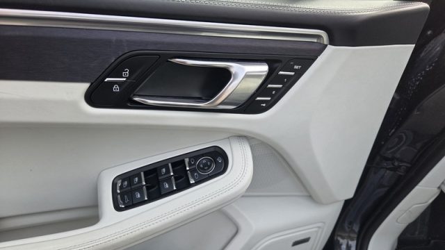 PORSCHE Macan usata, con Servosterzo