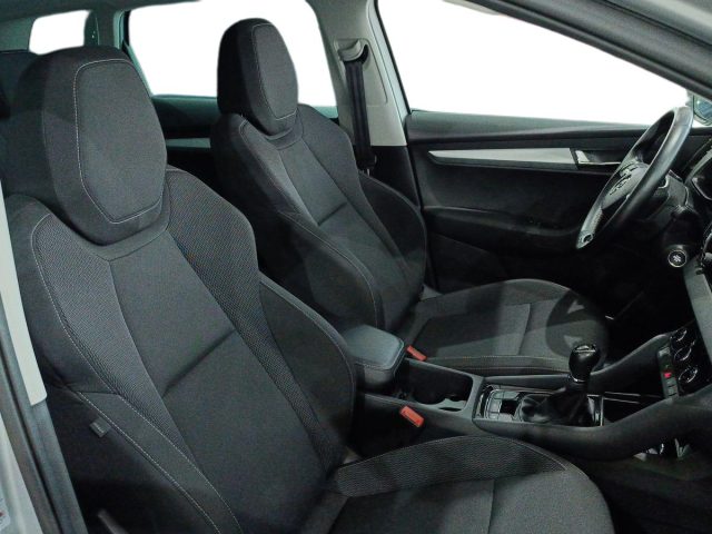 SKODA Karoq usata, con Sensori di parcheggio posteriori