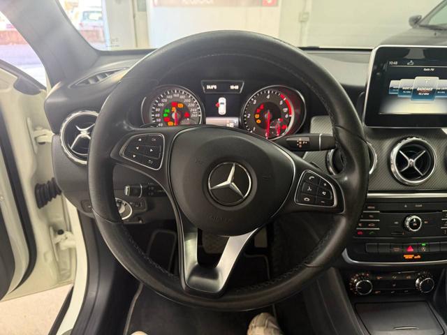 MERCEDES-BENZ GLA 180 usata, con Controllo automatico clima