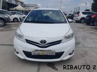 TOYOTA Yaris usata, con Luci diurne