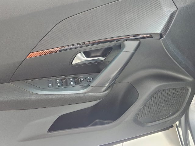 PEUGEOT 2008 usata, con Sistema di navigazione
