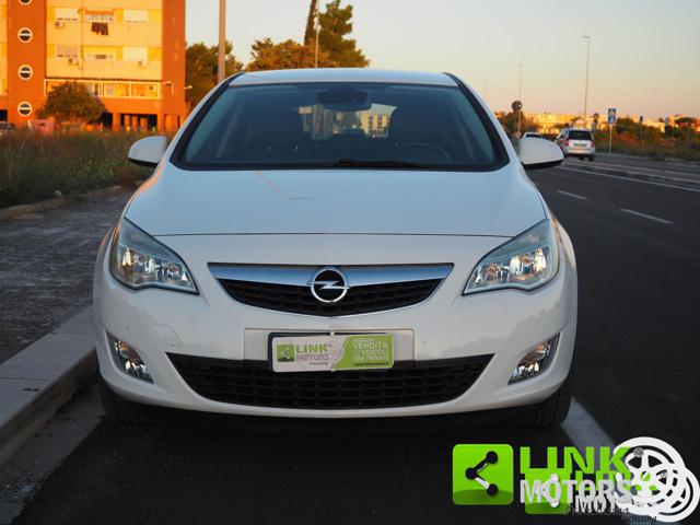 OPEL Astra usata, con Bluetooth