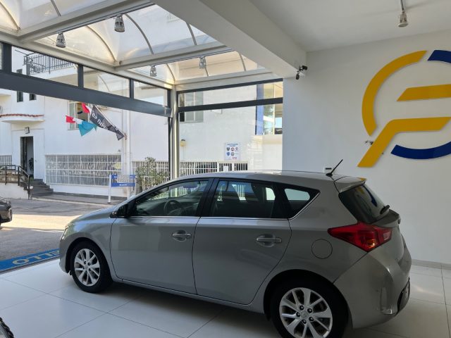 TOYOTA Auris usata, con Servosterzo