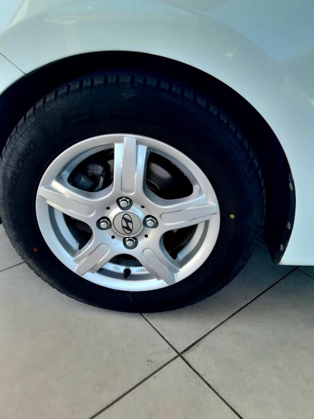 HYUNDAI i10 usata, con Specchietti laterali elettrici