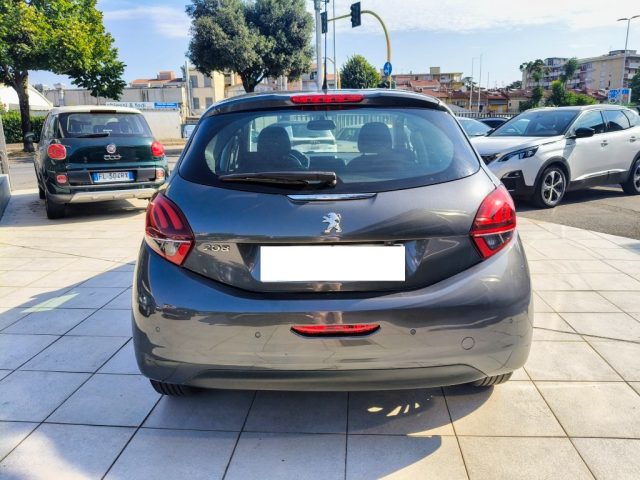 PEUGEOT 208 usata, con Autoradio