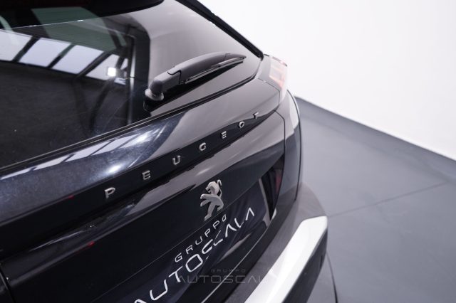 PEUGEOT 2008 usata, con Volante multifunzione