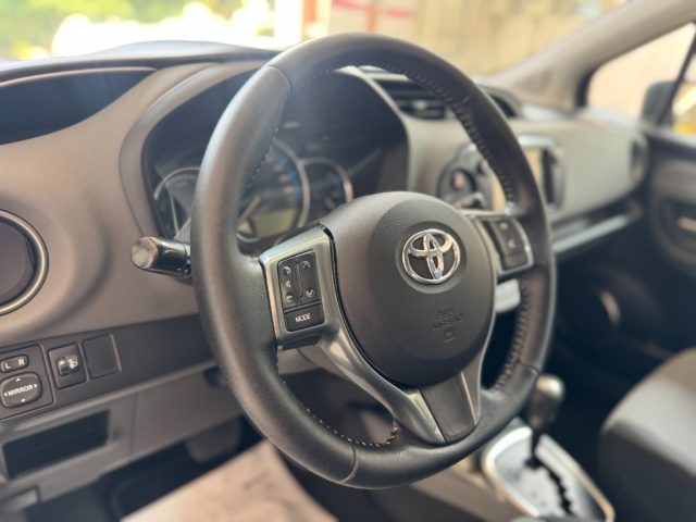 TOYOTA Yaris usata, con USB