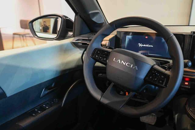 LANCIA Ypsilon usata, con Park Distance Control