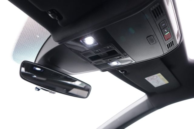 VOLKSWAGEN Taigo usata, con USB