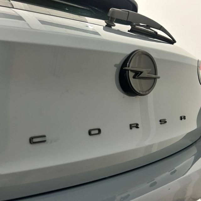 OPEL Corsa usata, con Sensori di parcheggio anteriori