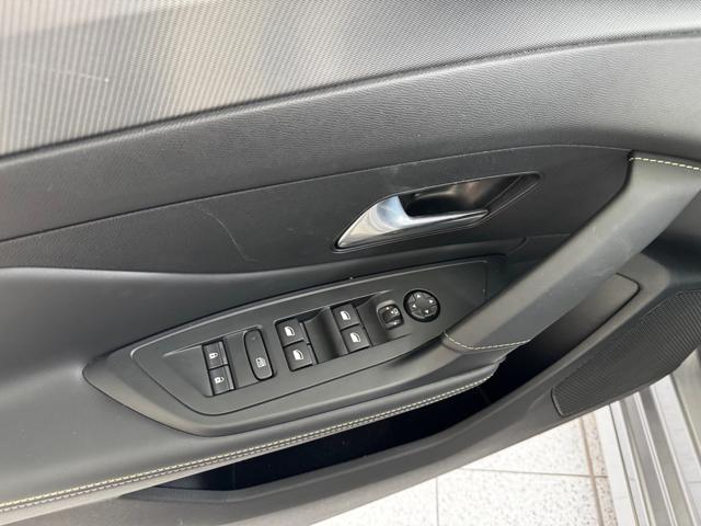 PEUGEOT 308 usata, con Leve al volante