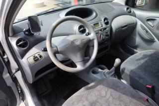 TOYOTA Yaris usata 19