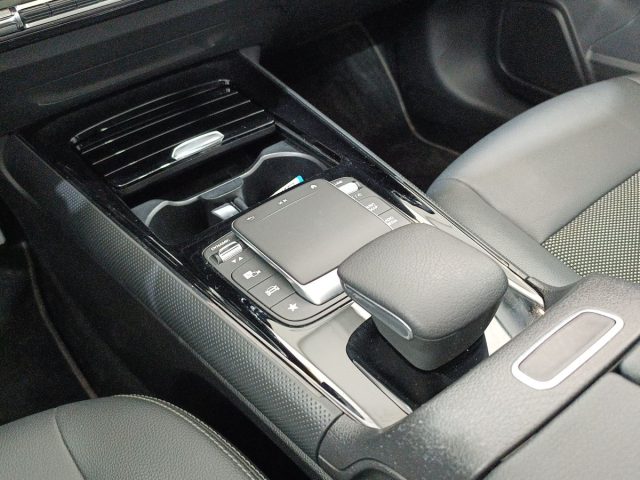 MERCEDES-BENZ GLA 200 usata, con Climatizzatore