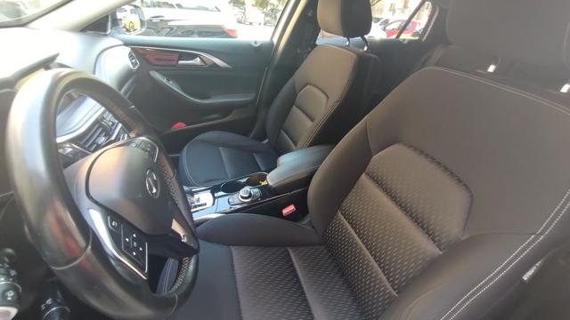 INFINITI Q30 usata, con Park Distance Control
