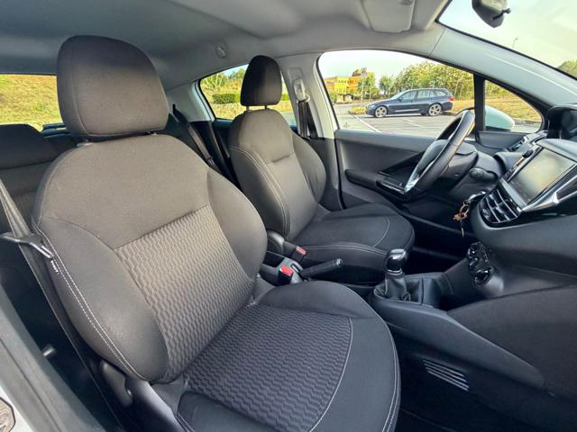 PEUGEOT 208 usata, con Sedile posteriore sdoppiato