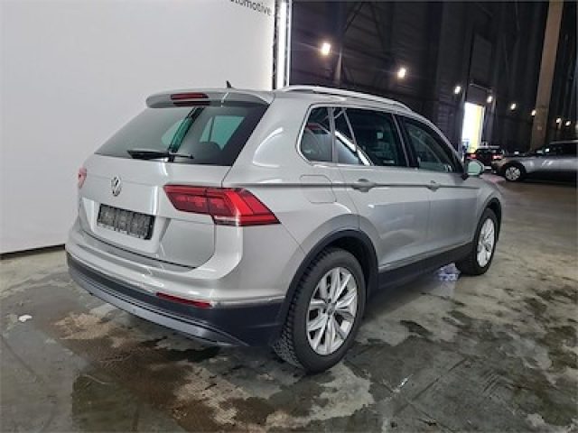 VOLKSWAGEN Tiguan usata, con Airbag laterali