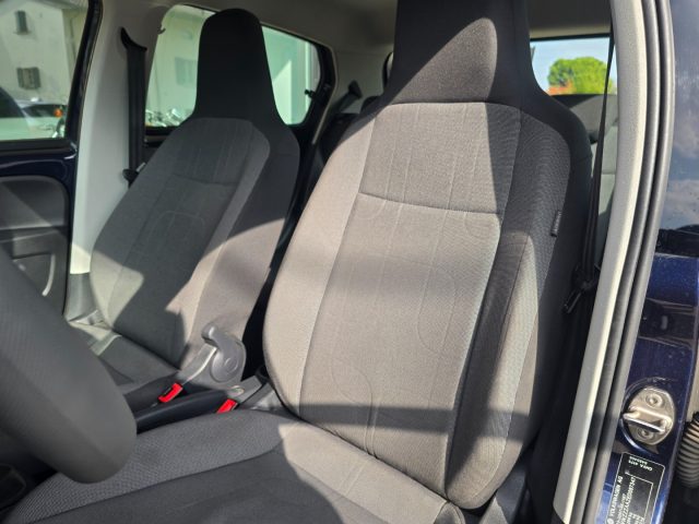 VOLKSWAGEN up! usata 32
