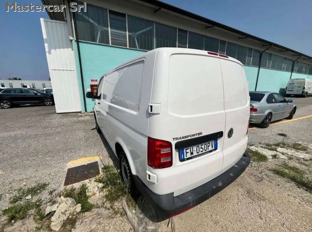 VOLKSWAGEN T6 usata, con Autoradio