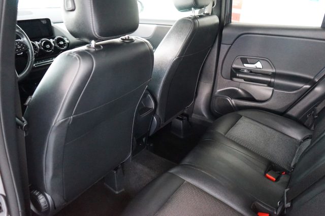 MERCEDES-BENZ GLA 180 usata 34