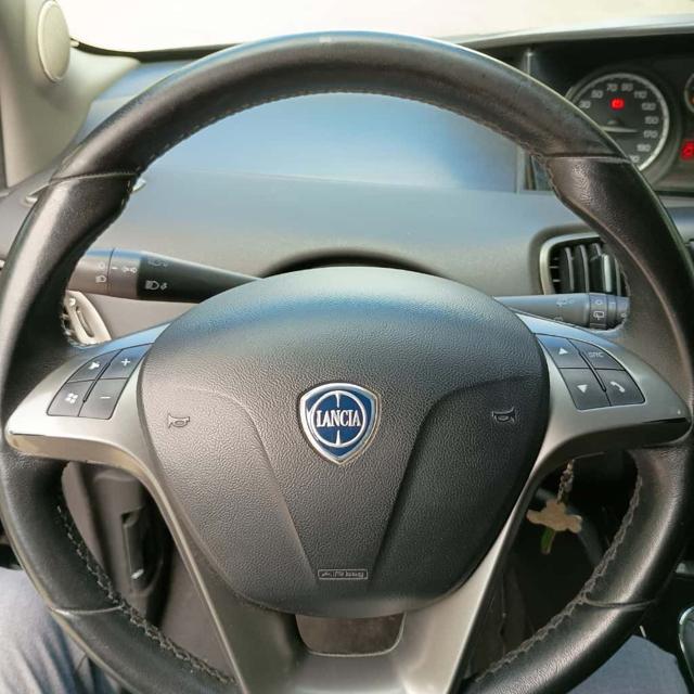 LANCIA Ypsilon usata, con USB