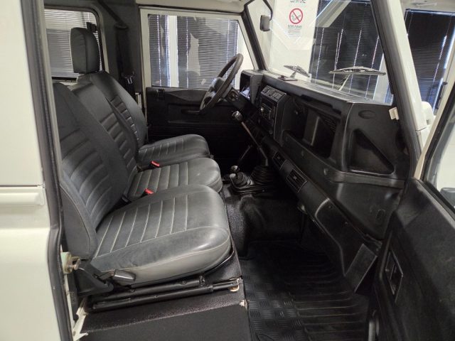 LAND ROVER Defender usata 15