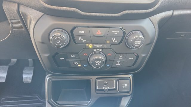 JEEP Renegade usata, con USB