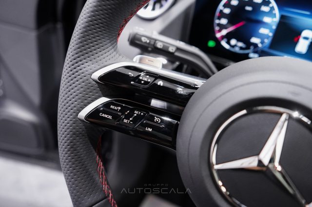 MERCEDES-BENZ GLA 200 usata, con Tettuccio apribile